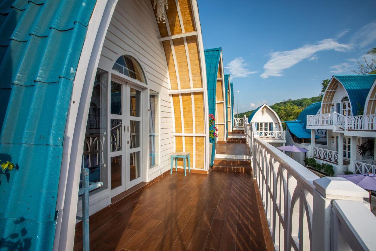 Santorini Beach Resort Quần đảo Gili Ngoại thất bức ảnh